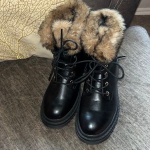 Shoedazzle with the faux fur and bling on the size! Great condition!